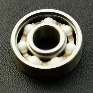 608-Rs Hybrid Ceramic Ball Bearings Skateboard Black Nylon Cage Single Rubber Seal